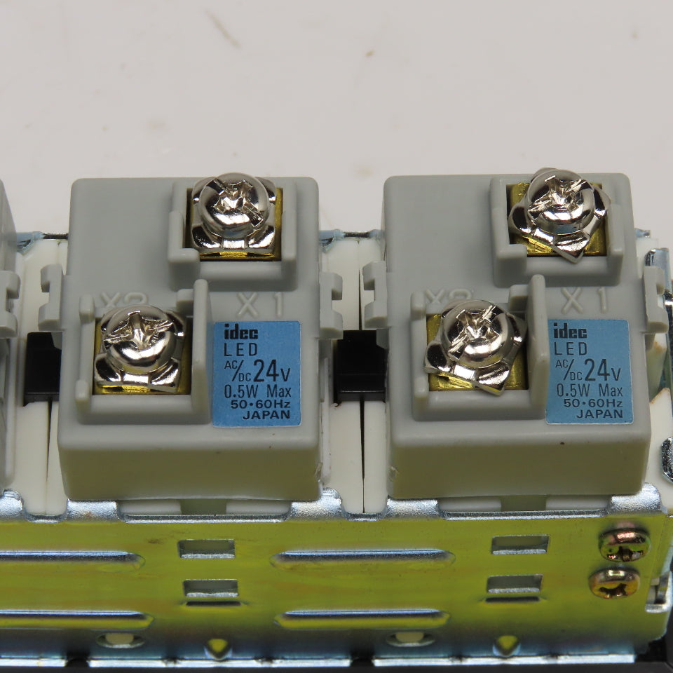 IDEC SLC30N-0106-DD2FB 6 Square LED Light Bar Display 24V AC/DC