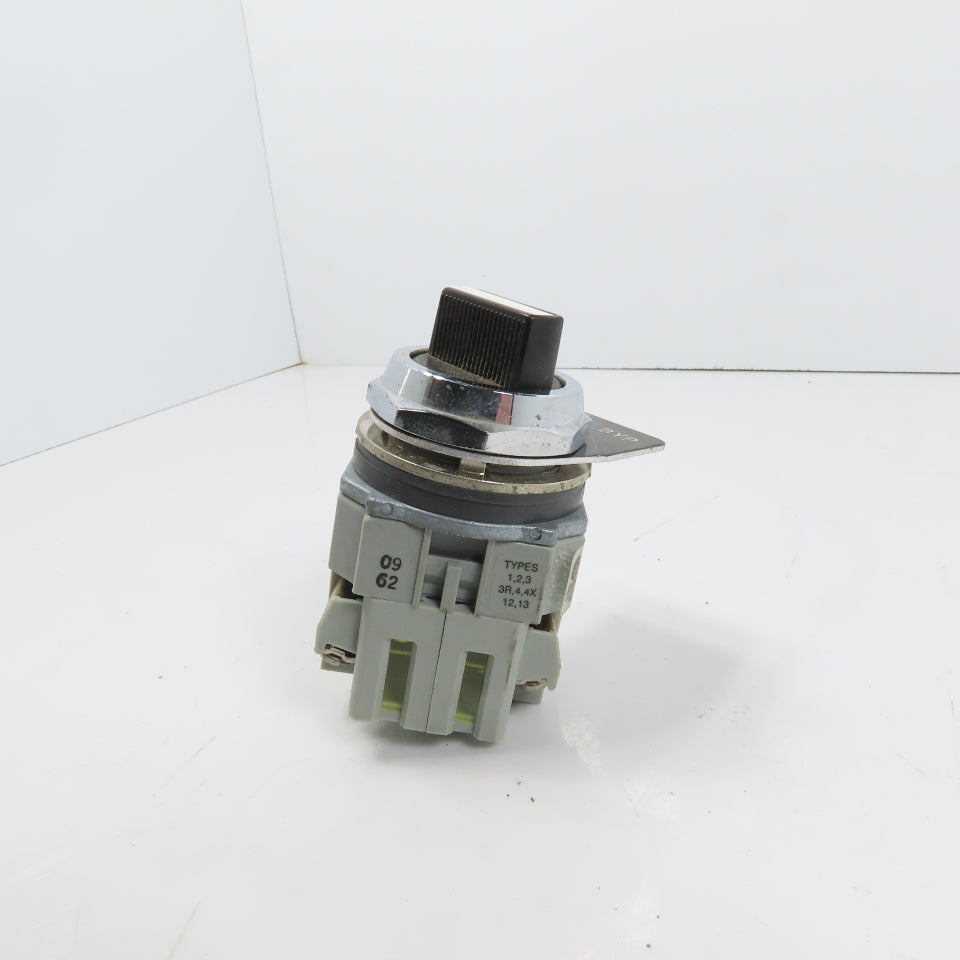 Idec ASD320N-B Pilot Duty 3-Position Selector Switch 120-600VAC 10A