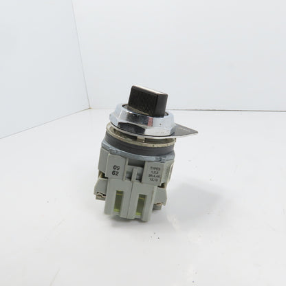 Idec ASD320N-B Pilot Duty 3-Position Selector Switch 120-600VAC 10A