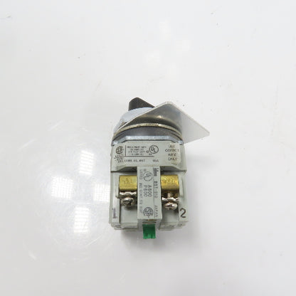 Idec ASD320N-B Pilot Duty 3-Position Selector Switch 120-600VAC 10A