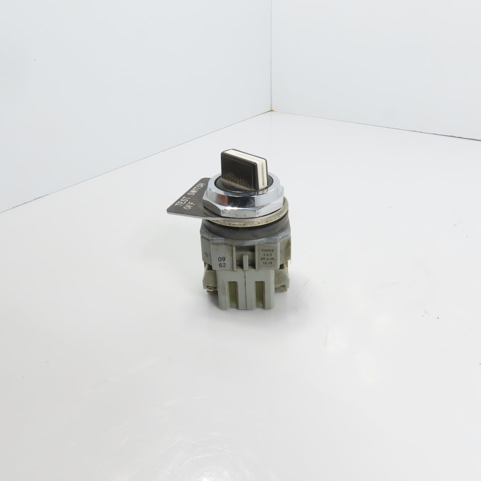 Idec ASD211N-B Pilot Duty 2-Position Selector Switch 120-600VAC 10A