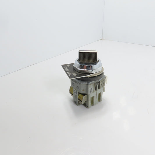 Idec ASD211N-B Pilot Duty 2-Position Selector Switch 120-600VAC 10A