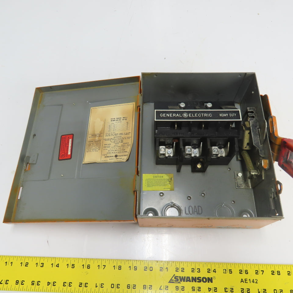 General Electric THN3361 30A 600VAC 250VDC 3 Pole Safety Disconnect Switch