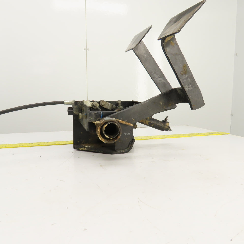 Nissan 2-Pedal Foot Brake Controls Assembly From A MGU1E2A25LV Forklift