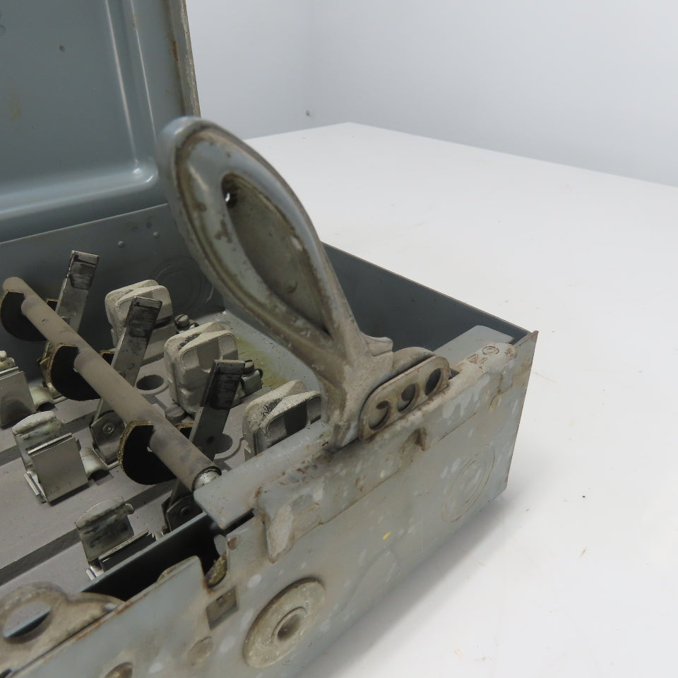 Cutler-Hammer 4131H311 30A Fusible Safety Disconnect Switch 3Ph 600VAC 7-1/2HP