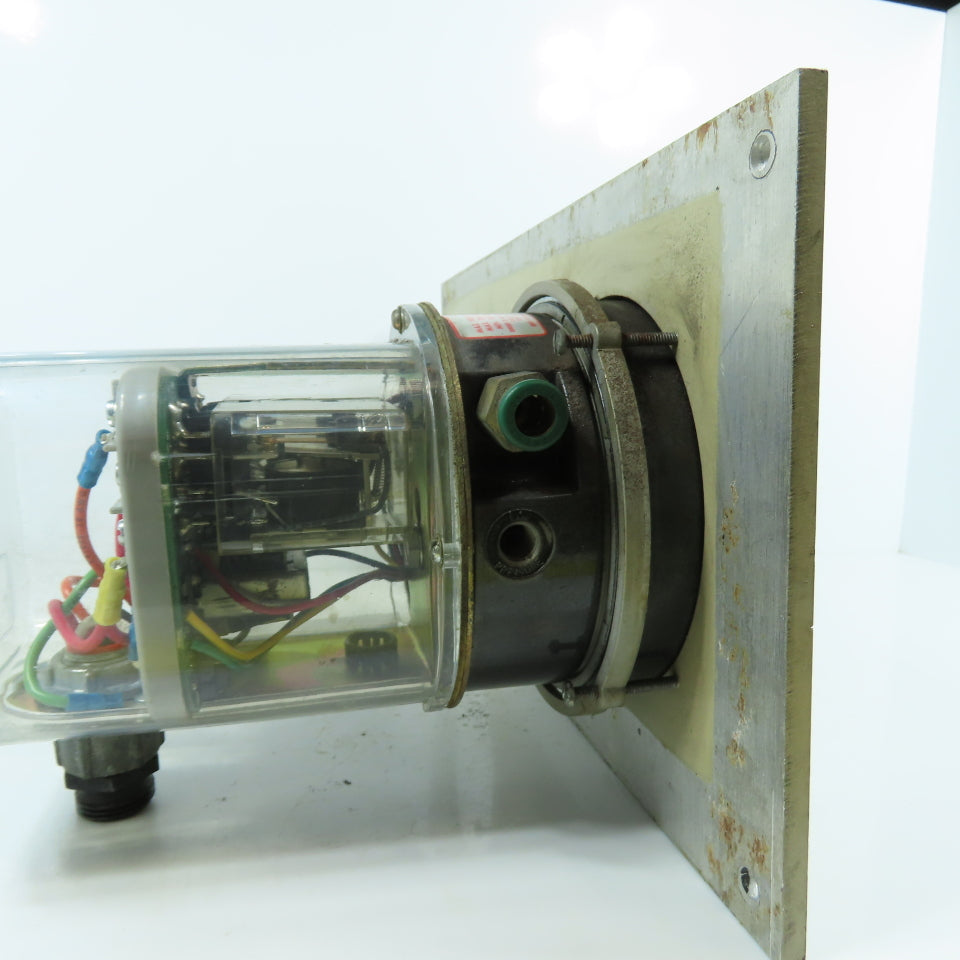 Dwyer Instruments 3005 C Photohelic Pressure Switch Gauge 25PSIG Max W/ Mount