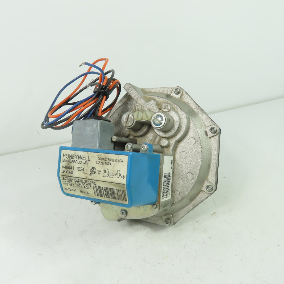 Honeywell V4944 L 1024-LP GAS Diaphragm Gas Valve Two Stage 1-1/4" NPT 120VAC
