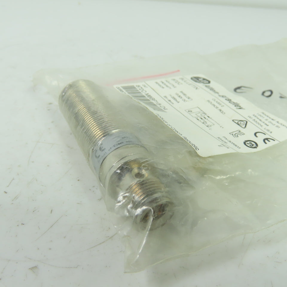 Allen Bradley 872C-M8BP18-D4 SerE Inductive Proximity Sensor Switch 10-30VDC NEW