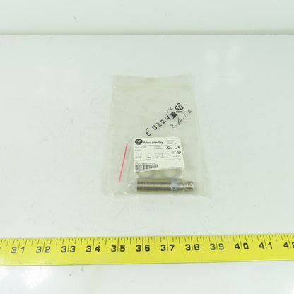Allen Bradley 872C-M8BP18-D4 SerE Inductive Proximity Sensor Switch 10-30VDC NEW