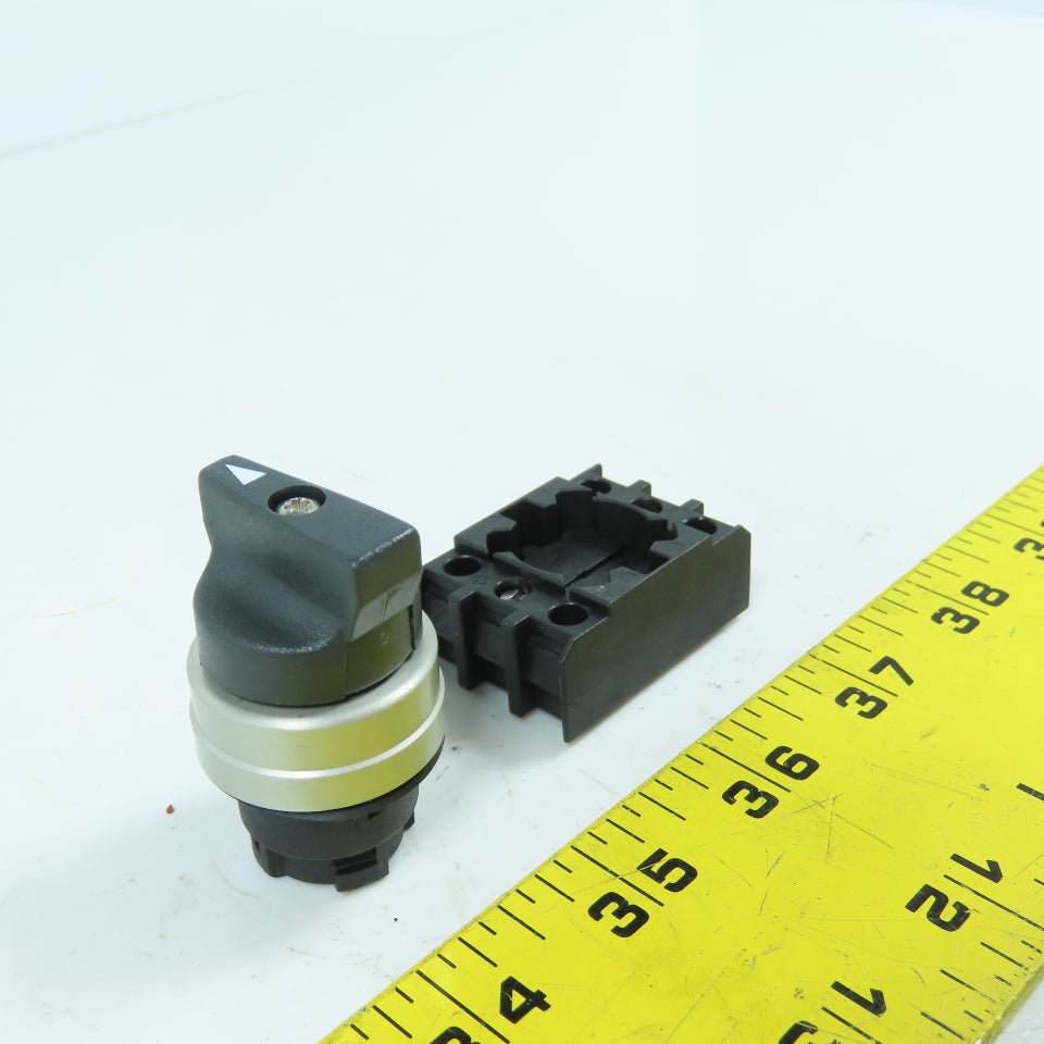 Schmersal 101006377 101006377 2-Position Spring Return Selector Switch