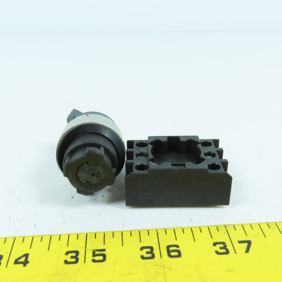 Schmersal 101006377 101006377 2-Position Spring Return Selector Switch