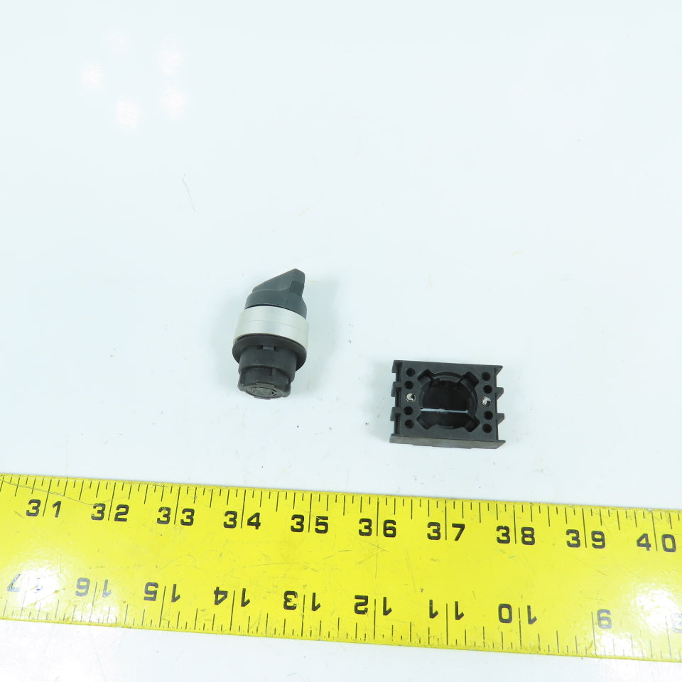 Schmersal 101006377 101006377 2-Position Maintained Selector Switch