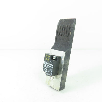 Allen Bradley 871D-JW2G165A-R5 Ser A Inductive Proximity Sensor 20-150V 100mA