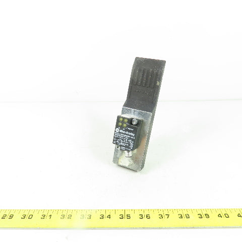 Allen Bradley 871D-JW2G165A-R5 Ser A Inductive Proximity Sensor 20-150V 100mA