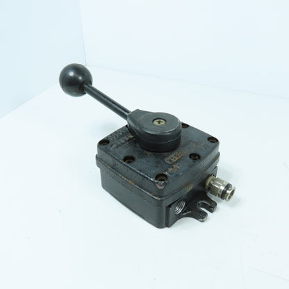 Parker VL25 4101 4-Way / 3-Position Pneumatic Control Valve 150PSI