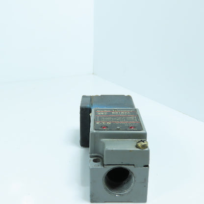 Cutler Hammer E51SCL Photoelectric Sensor