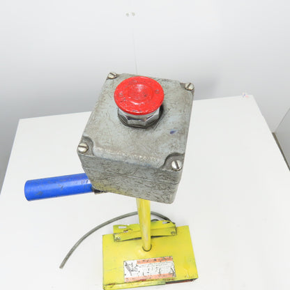 Lipper Twin 632-S Foot Control Pedal Operator Switch Stand E-Stop 125-250VAC 1Ph