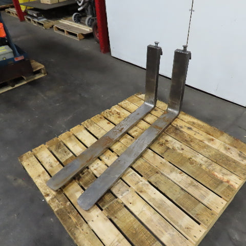 Class II 2 Tapered Forklift Forks Carriage Mount 42" x 4" W/Latch Set Of 2