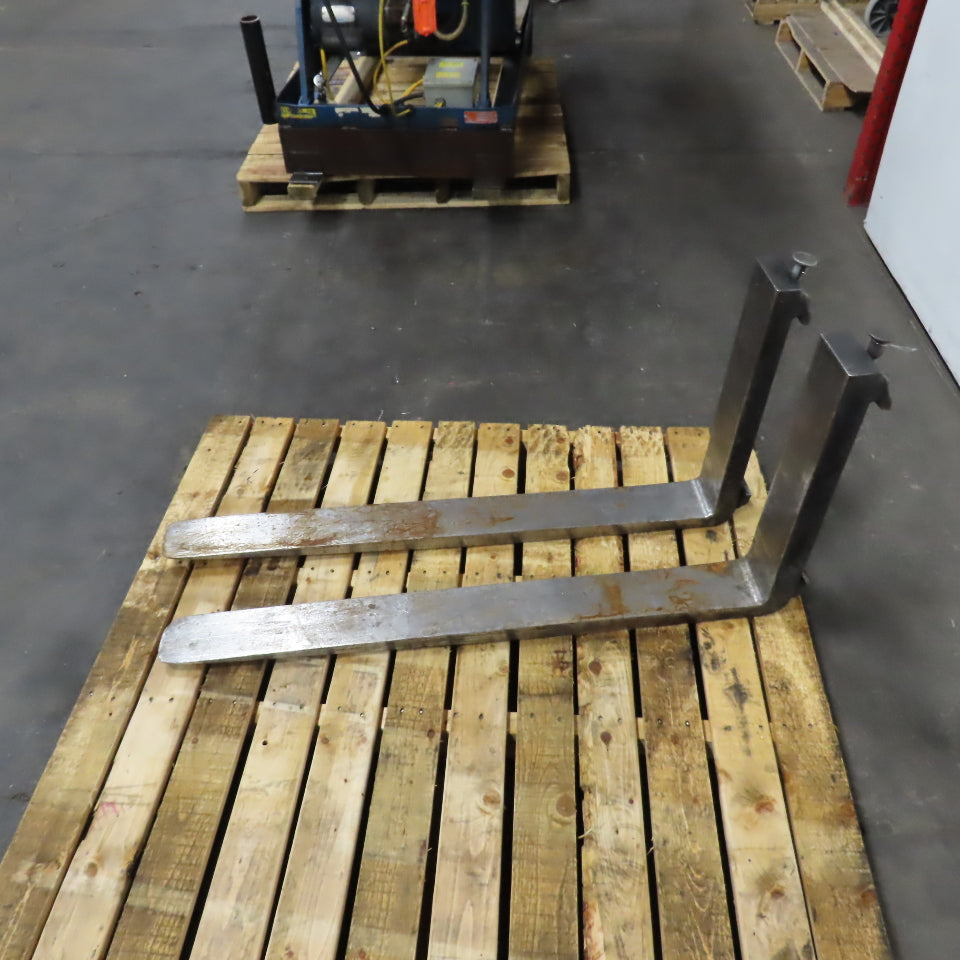 Class II 2 Tapered Forklift Forks Carriage Mount 42" x 4" W/Latch Set Of 2