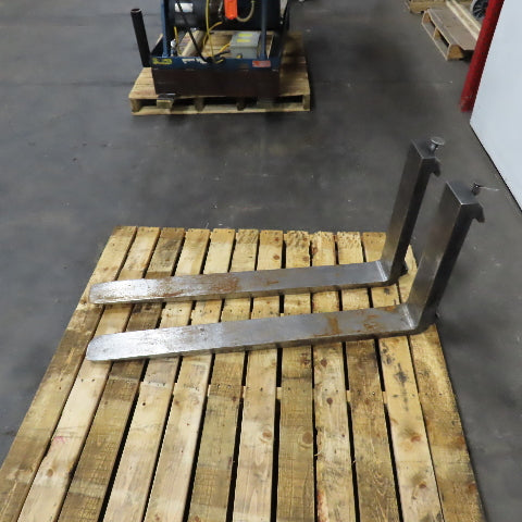 Class II 2 Tapered Forklift Forks Carriage Mount 42" x 4" W/Latch Set Of 2