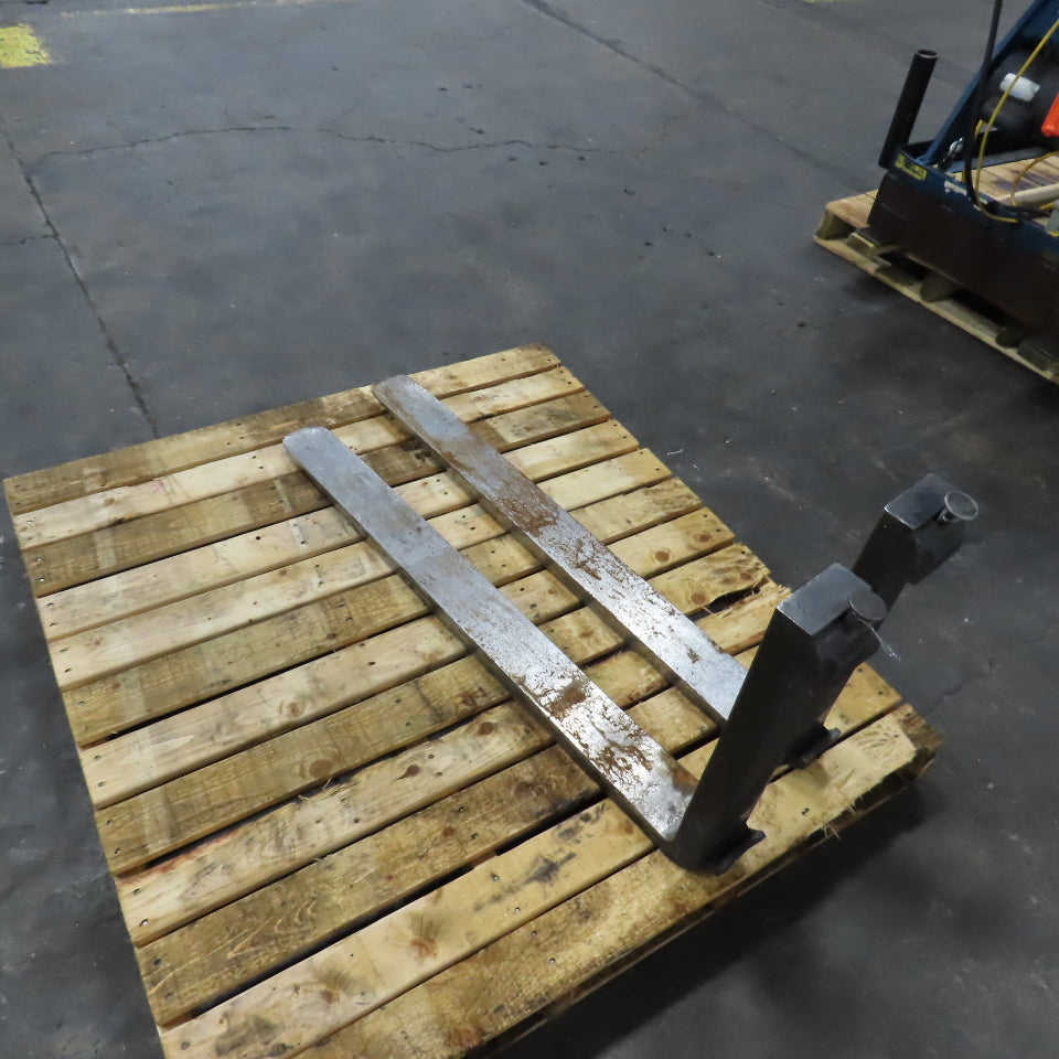 Class II 2 Tapered Forklift Forks Carriage Mount 42" x 4" W/Latch Set Of 2