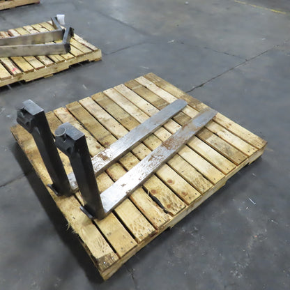 Class II 2 Tapered Forklift Forks Carriage Mount 42" x 4" W/Latch Set Of 2