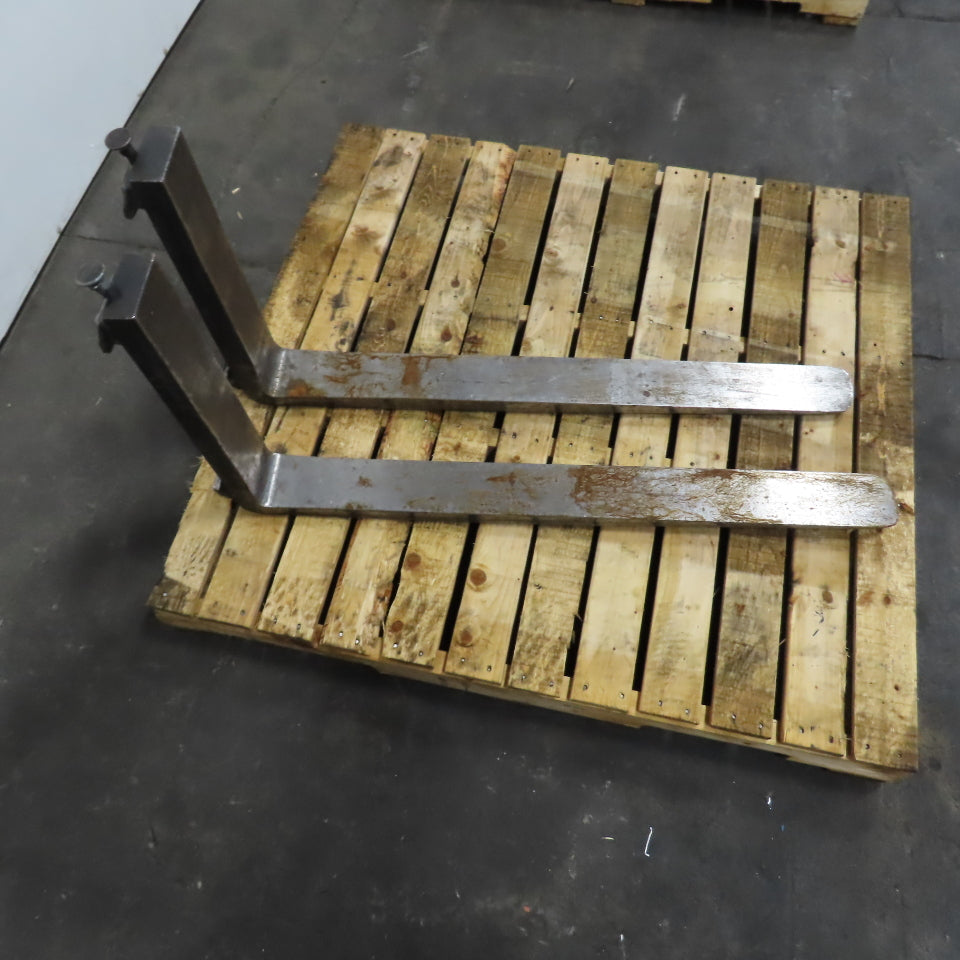 Class II 2 Tapered Forklift Forks Carriage Mount 42" x 4" W/Latch Set Of 2