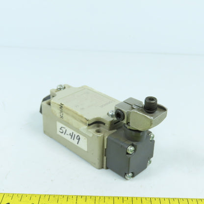 Omron D4B-4116N Limit Switch 2A 400V W/ D4B-0010N Operating Head