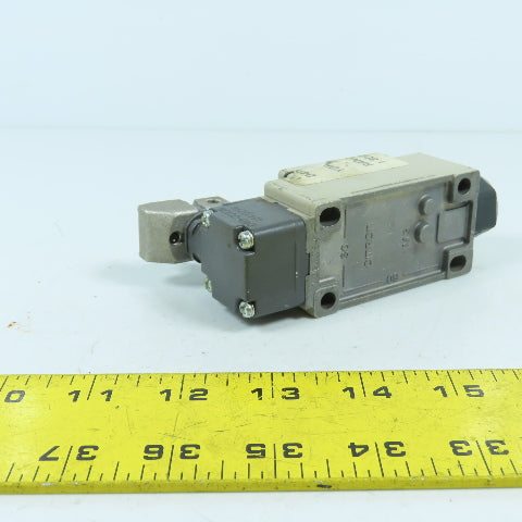 Omron D4B-4116N Limit Switch 2A 400V W/ D4B-0010N Operating Head