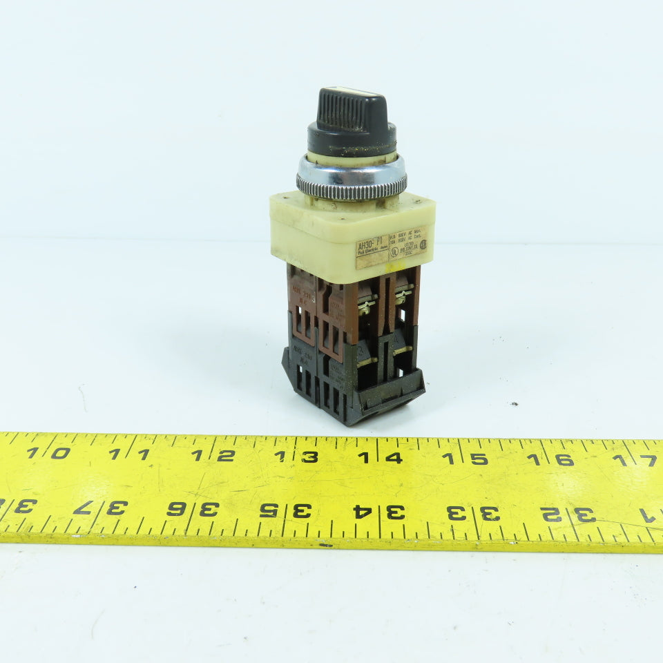 Fuji AH30-P1 3-Position Spring Return Selector Switch 600VAC 10A