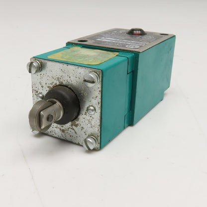 Allen Bradley 802M-AZJ9LF Limit Switch W/ 802M-DX Cam Plunger Operating Head