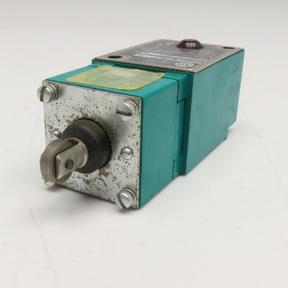 Allen Bradley 802M-AZJ9LF Limit Switch W/ 802M-DX Cam Plunger Operating Head