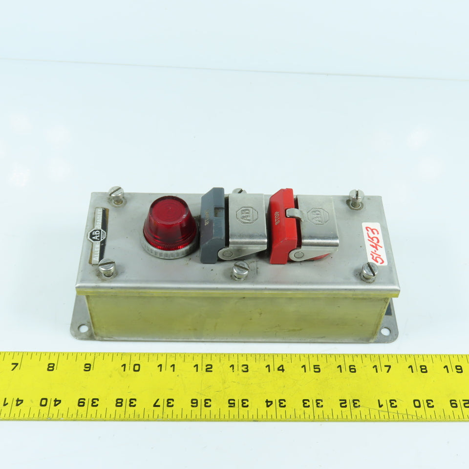 Allen Bradley 800H-2HAP4 Stainless 2 Push Button Control Station W/ Indicator