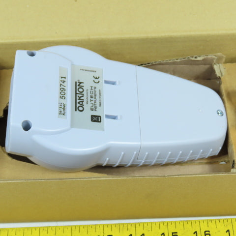 Oakton 35427-00 Handheld Thermocouple Thermometer Type J NEW