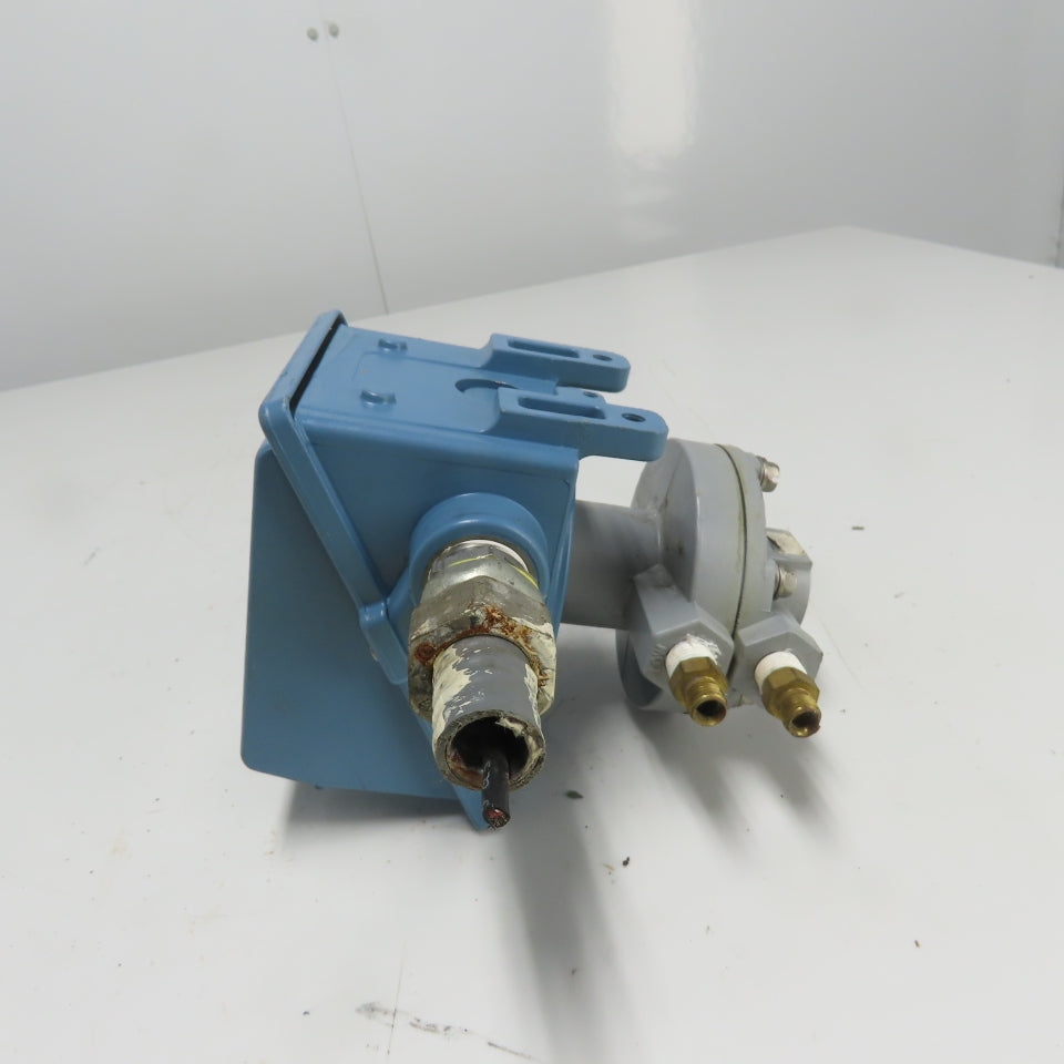United Electric J400K-456 Differential Pressure Switch 15A 480VAC 225PSI