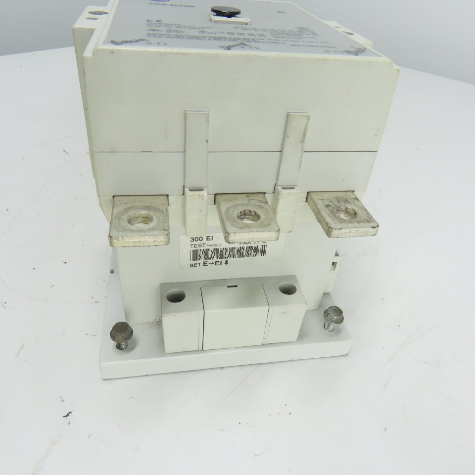 Allen Bradley 100-D300 EI 3-Pole Contactor 600VAC 340A 300HP 3Ph 110-130V Coil