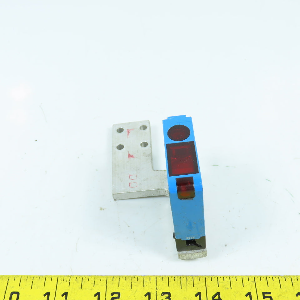 Sick 1015152 WT12L-B5181S04 Photoelectric Sensor 10-30VDC W/ Mounting Bracket