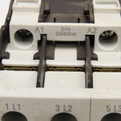 Siemens 3RT1026-1AC20 35A 600V 20Hp Max Contactor Relay 24V AC 50/60Hz Coil