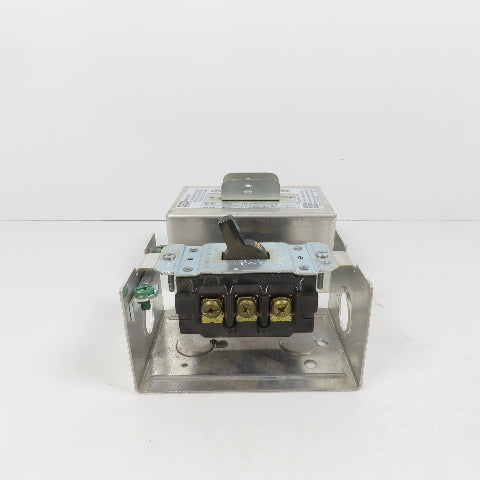 Hubbell HBL7810D 30A Manual Motor Controller Switch 20HP 600V W/ Enclosure