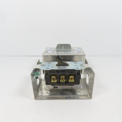 Hubbell HBL7810D 30A Manual Motor Controller Switch 20HP 600V W/ Enclosure