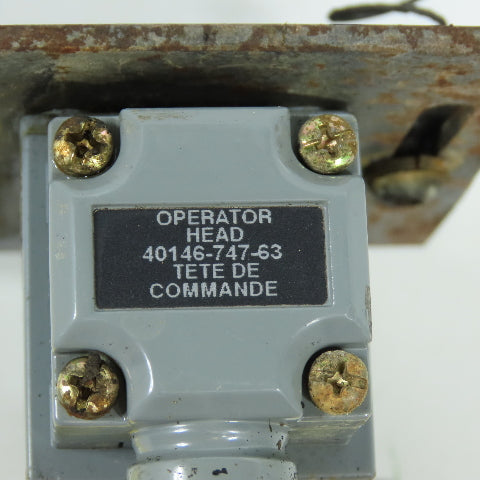 Allen Bradley 802T-AP Oiltight Limit Switch W/ 40146-747-63 Operator Head