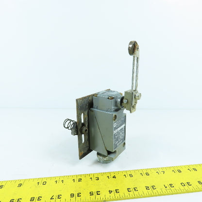 Allen Bradley 802T-AP Oiltight Limit Switch W/ 40146-747-63 Operator Head