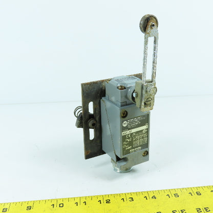 Allen Bradley 802T-AP Oiltight Limit Switch W/ 40146-747-63 Operator Head