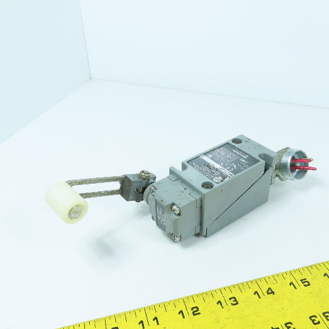 Allen Bradley 802T-AP Ser J Snap Action Roller Limit Switch W/ 40146-747-63 Head