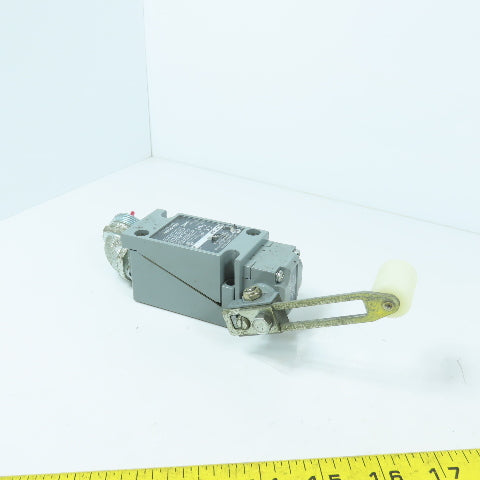 Allen Bradley 802T-AP Ser J Snap Action Roller Limit Switch W/ 40146-747-63 Head