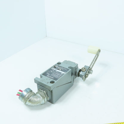 Allen Bradley 802T-AP Ser J Snap Action Roller Limit Switch W/ 40146-747-63 Head