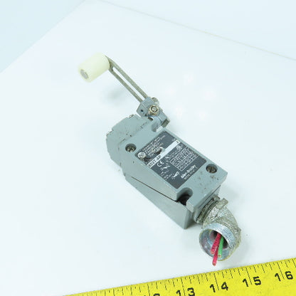Allen Bradley 802T-AP Ser J Snap Action Roller Limit Switch W/ 40146-747-63 Head