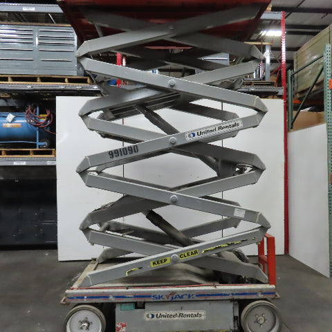 Skyjack SJIII4632 24V Man Lift Scissor Lift 32' Height 700Lb Capacity 547 Hr.