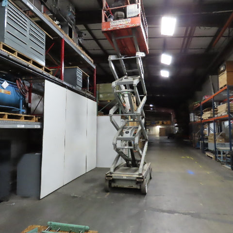 Skyjack SJIII4632 24V Man Lift Scissor Lift 32' Height 700Lb Capacity 547 Hr.