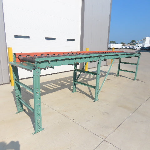 Roach 186" L x 32-1/4" W Chain Driven 2.5" Gravity Roller Conveyor 25" BF W/Legs